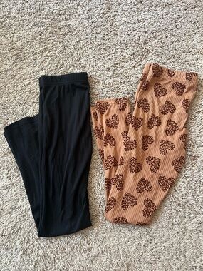 🧡 Btween 🧡 Kids Bundle Leopard Heart Print and Balck Leggings. Size 8